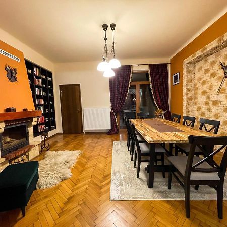 Central Apartment W/ Fire Place - Ground Floor Boekarest Buitenkant foto