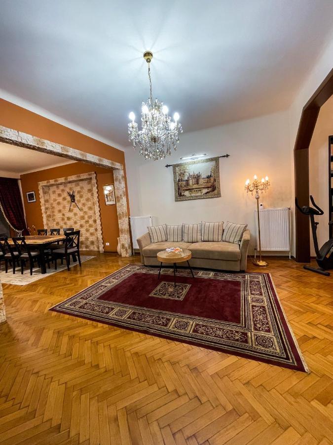 Central Apartment W/ Fire Place - Ground Floor Boekarest Buitenkant foto