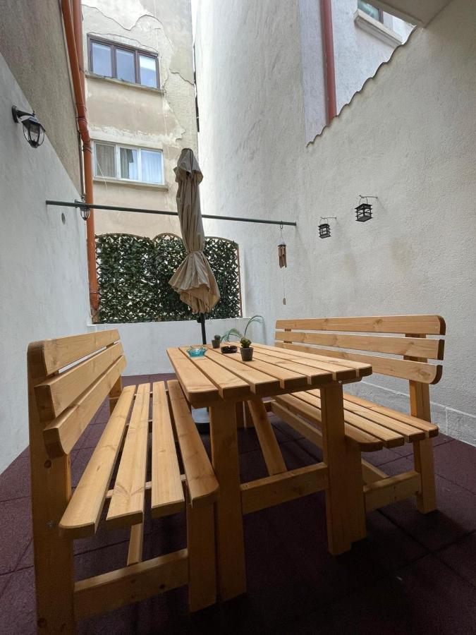 Central Apartment W/ Fire Place - Ground Floor Boekarest Buitenkant foto